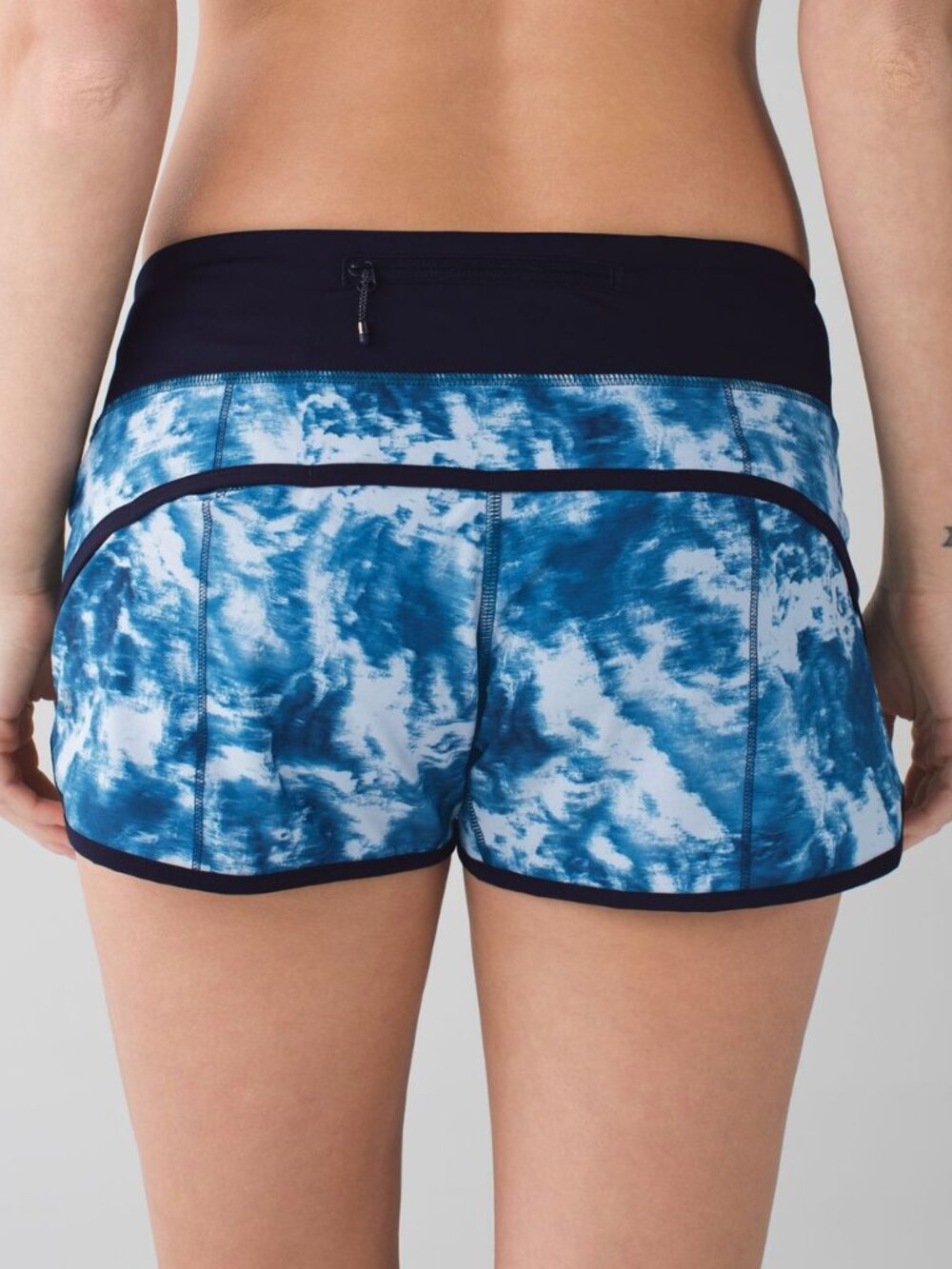 Lululemon Run Speed Shorts Size 4 Blue White Tie Dye 3" Inseam Zipper Pocket